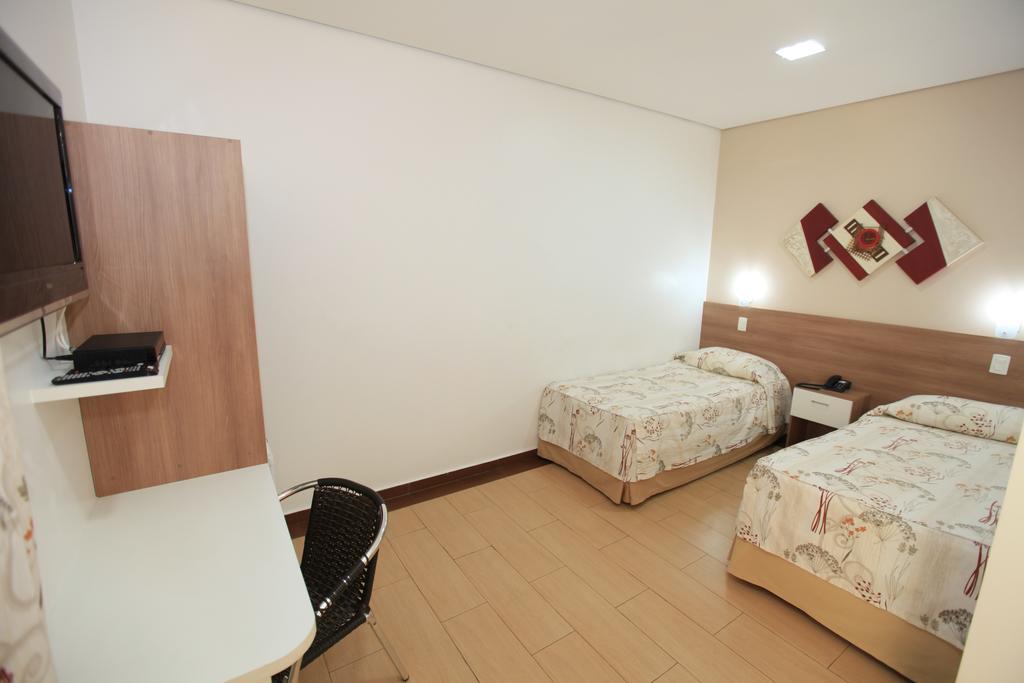 Hotel Oly Plaza Пирасикаба Стая снимка